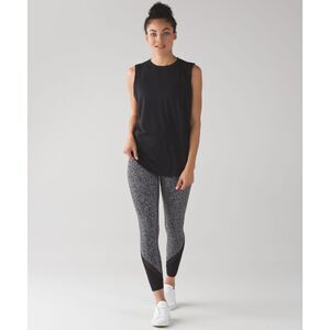 Lululemon • Wunder Under Laser Cut Studio Crop Leggings • Size 8 • Black/White